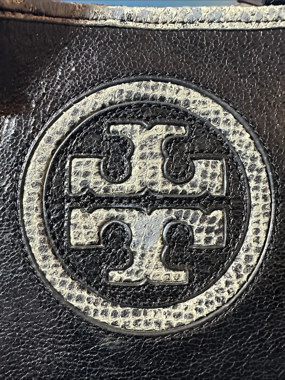 Very PRE LOVED Tory Burch Black Patent Leather Tote w/Contrast Trim 🖤🩶🖤